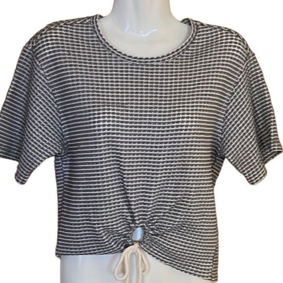 Chaser womens top Size Small cropped waist tie textured gray white short sleeve - Picture 1 of 8